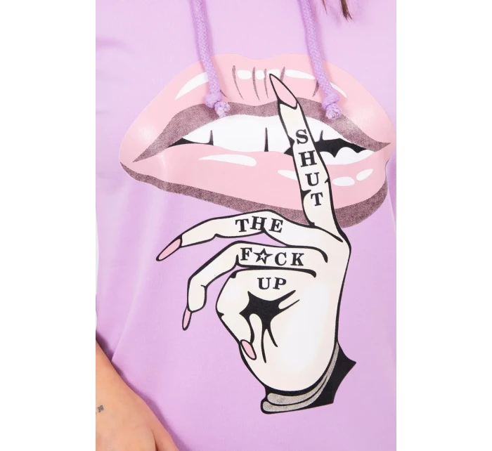 Šaty s dlhším chrbtom a farebnou potlačou fialovej farby