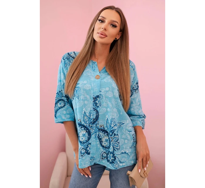 Dámská bavlněná blůza s ohrnovacími rukávy a vzorem model 21202213 - K-Fashion Dámská bavlněná blůza s ohrnovacími rukávy a vzorem model 21202213 - K-Fashion