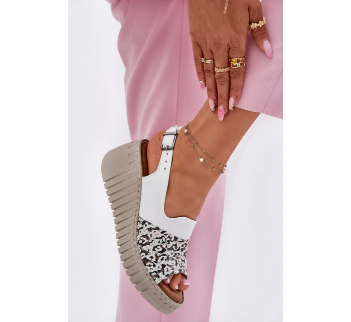 Sandały Damskie Z Naturalnej Skóry Na Koturnie Artiker 56C0958 Białe Sandały Damskie Z Naturalnej Skóry Na Koturnie Artiker 56C0958 Białe