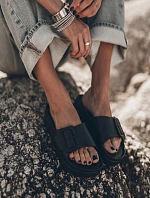 Dámske penové papuče na platforme s prackou Black Caramel