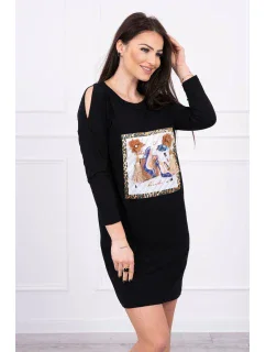 Šaty s 3D grafikou a ozdobnými volánky černé barvy