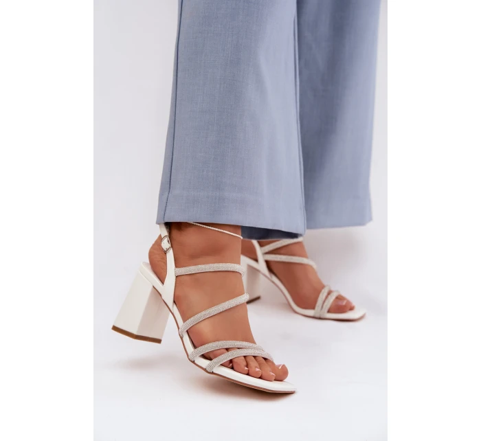 Dámské sandály na podpatku s pásky a kamínky Bílá Brelia
