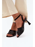 Dámské sandály na podpatku model 22126177 Černé - VINCEZA