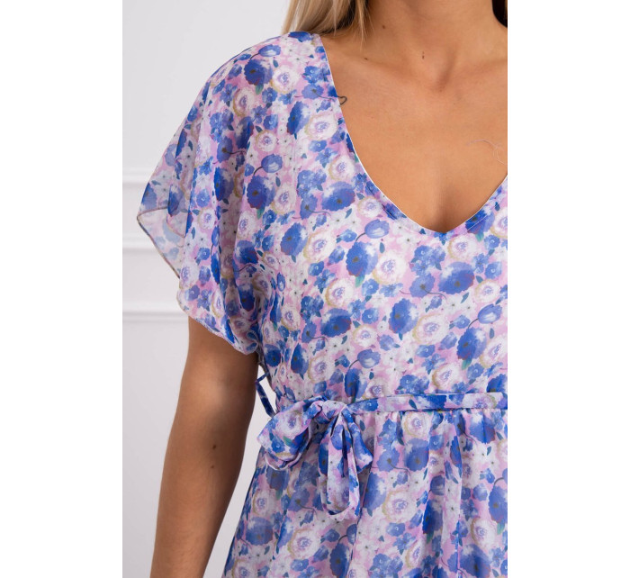 Kvetinové šaty s viazaním v páse vo fialovej farbe