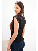 Dámská bavlněná halenka s krajkovým model 22128589 a krátkým rukávem černá - K-Fashion