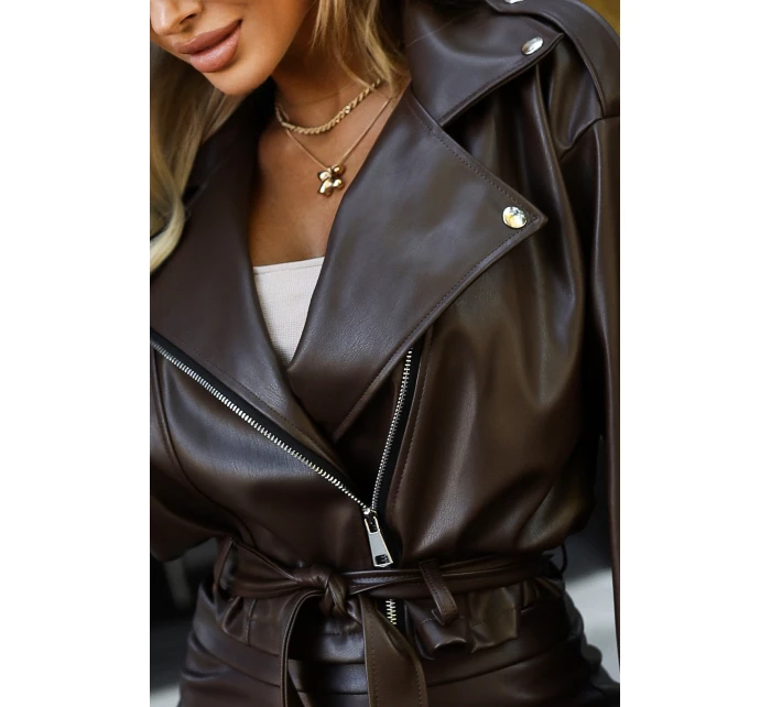 626-4 Mäkká bunda z ekokože s opaskom a asymetrickým zipsom - hnedá