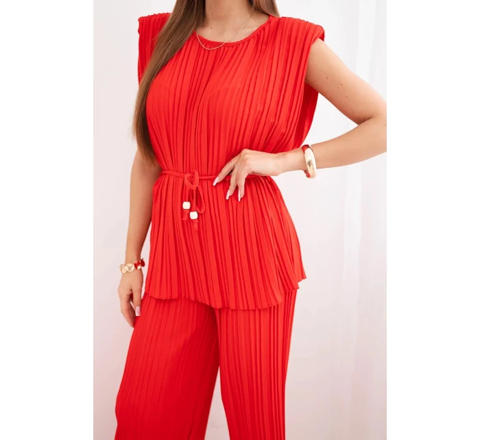 Dámska plisovaná súprava z viskózy s viazanou blúzkou a širokými nohavicami červená
