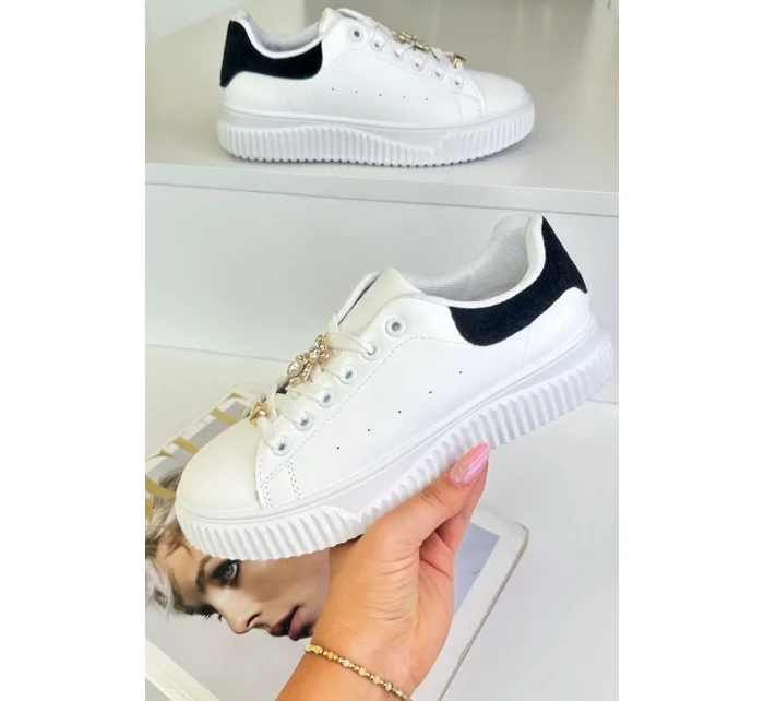 Nízke tenisky z eko kože s odznakmi bielo-čierne Cillione Nízke tenisky z eko kože s odznakmi bielo-čierne Cillione