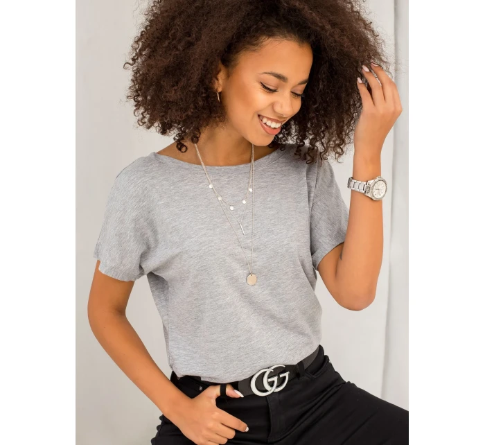 Šedé tričko se zadním výstřihem Šedé tričko se zadním výstřihem