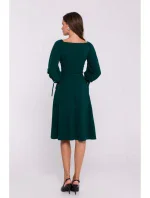 model 20531374 Šaty s rozšířenými rukávy zelené - STYLOVE