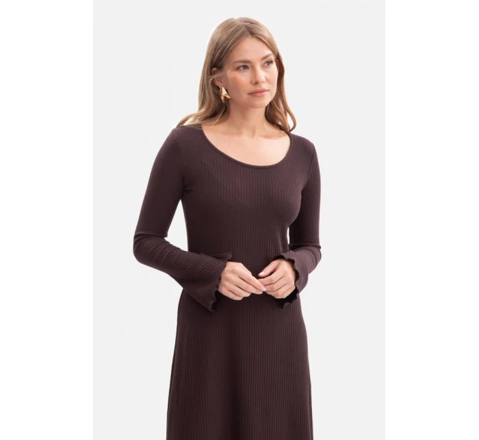 Midi šaty z úpletu tmavá čokoláda model 21379974 - BeWear