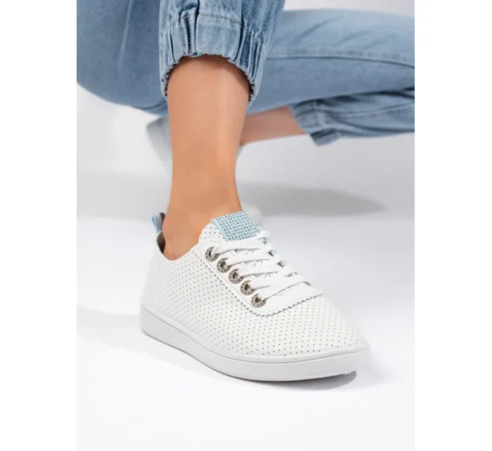 Krásné dámské bílé tenisky bez podpatku Krásné dámské bílé tenisky bez podpatku