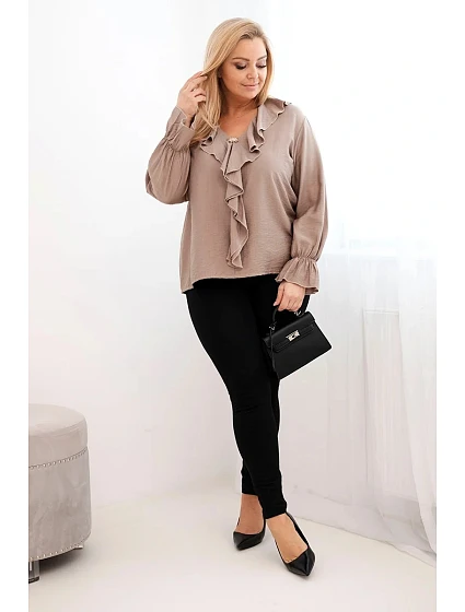 Dámská viskózová blůza Plus Size s volánem a ozdobnou broží fango Dámská viskózová blůza Plus Size s volánem a ozdobnou broží fango