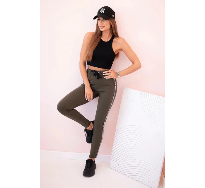 Dámské teplákové kalhoty s model 21154157 a šňůrkou v pase khaki - K-Fashion