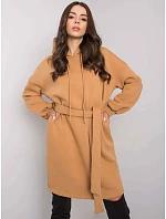 Teplákové oversize šaty ve velbloudí barvě s páskem model 19584512 - Factory Price