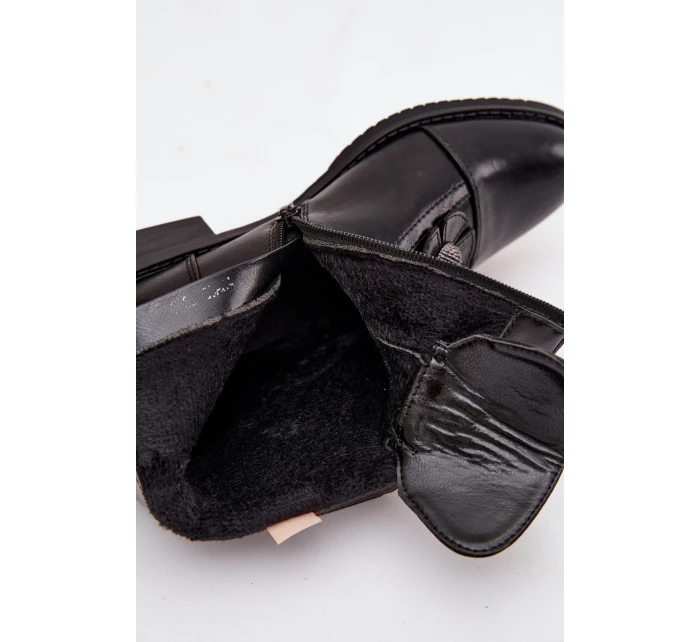 Zateplené dámské kotníkové boty na ploché podrážce s ozdobnými květinami černé model 21711102 - Boto Zateplené dámské kotníkové boty na ploché podrážce s ozdobnými květinami černé model 21711102 - Boto