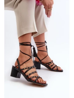 Šnurovacie sandále na nízkom podpätku zdobené čiernymi cvočkami Chrisele