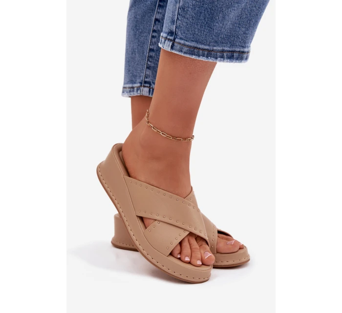 Zdobené dámské sandály na platformě z eko kůže Béžové Calorissa Zdobené dámské sandály na platformě z eko kůže Béžové Calorissa