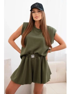 Dámska maslová súprava s blúzkou bez rukávov a šortkami so širokými nohavicami svetlej khaki farby