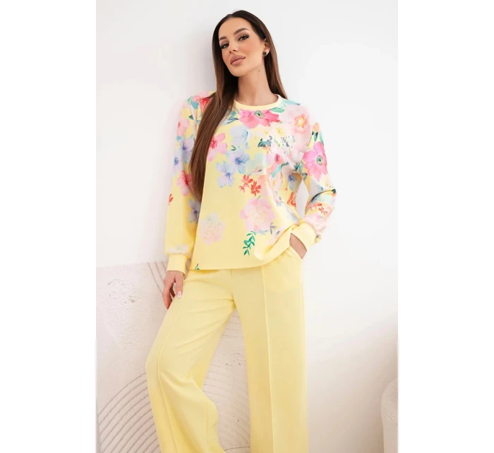 Dámska súprava z maslovej viskózy s kvetinovým vzorom so širokými nohavicami žltá