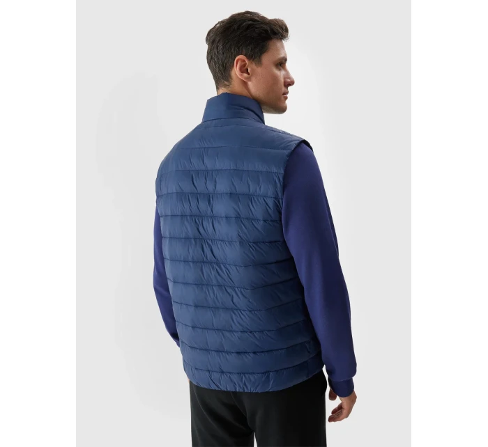 Pánska páperová vesta s recyklovanou výplňou 4F - tmavomodrá Pánska páperová vesta s recyklovanou výplňou 4F - tmavomodrá