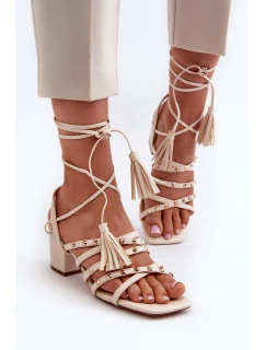 Šněrovací sandály na nízkém podpatku zdobené béžové model 21661665 - EVENTO