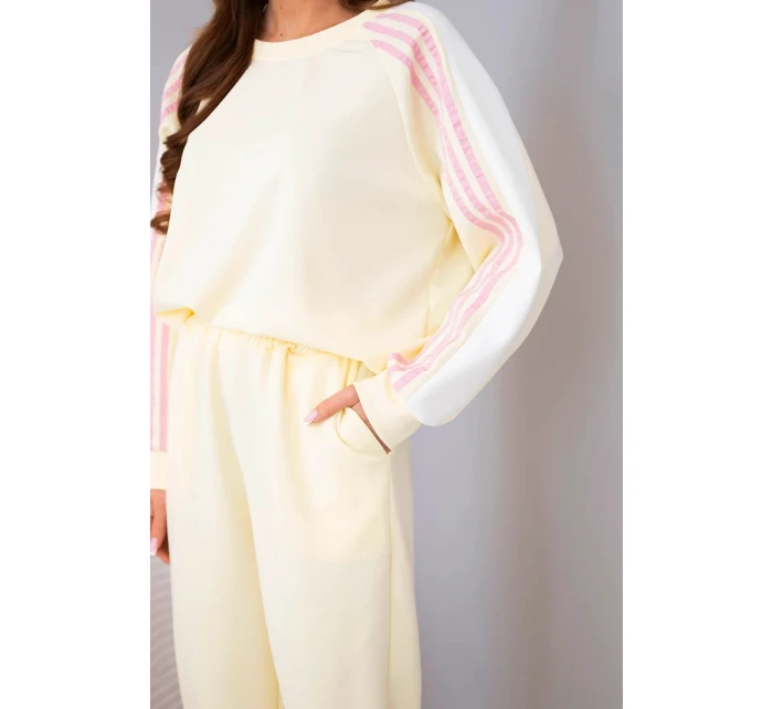 Dámský máslový komplet s lampasem a model 22015438 žlutý - K-Fashion Dámský máslový komplet s lampasem a model 22015438 žlutý - K-Fashion