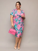 Kvetinové obálkové šaty po kolená v ružovej a zelenej farbe (742)