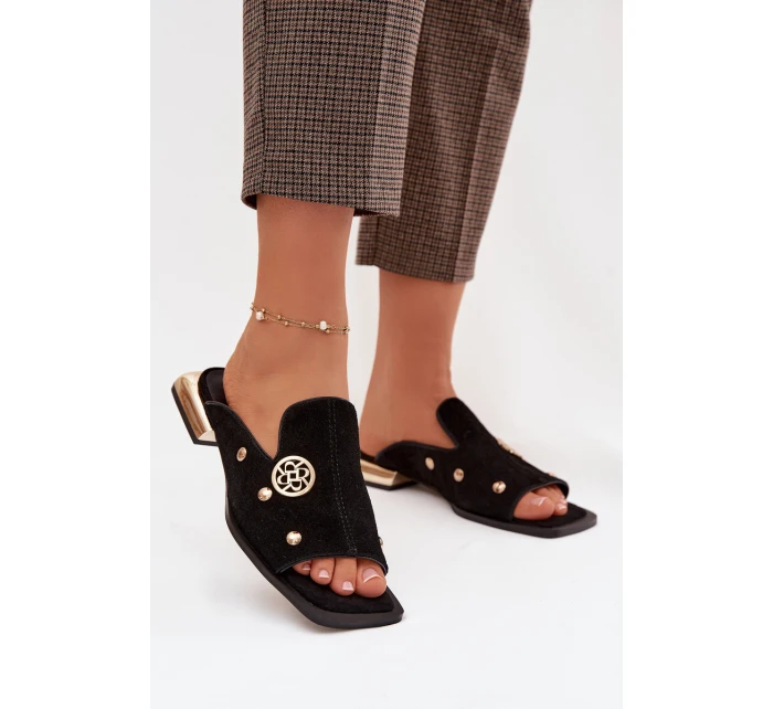 Semišové pantofle se zlatými ozdobami D&A CR61-3061 Černé