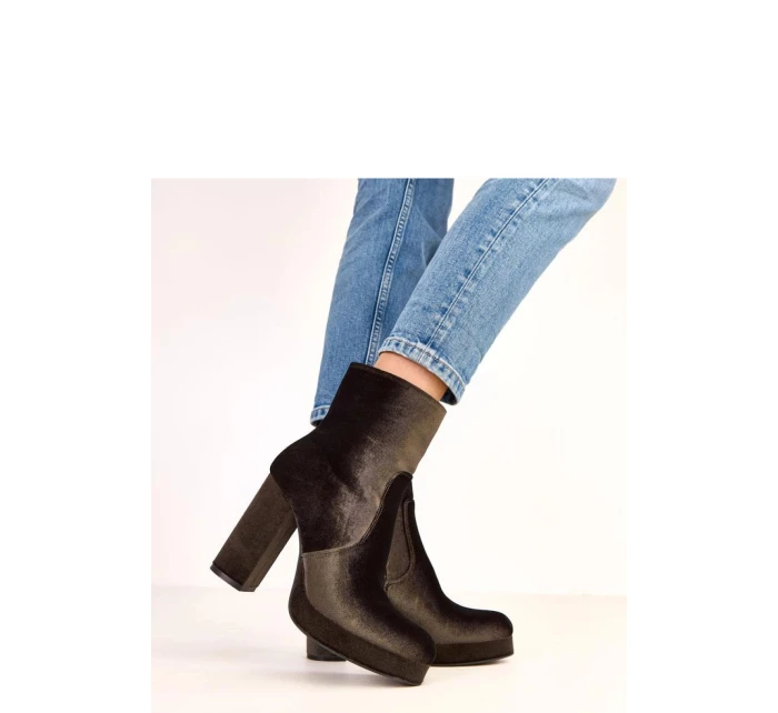 Topánky na podpätku model 220583 Solea