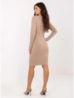 Sukienka RV SK model 21787946 ciemny bezowy - FPrice Sukienka RV SK model 21787946 ciemny bezowy - FPrice