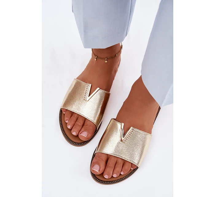 Ženské ploché pantofle s ozdobným detailem V Zlaté Nelmira