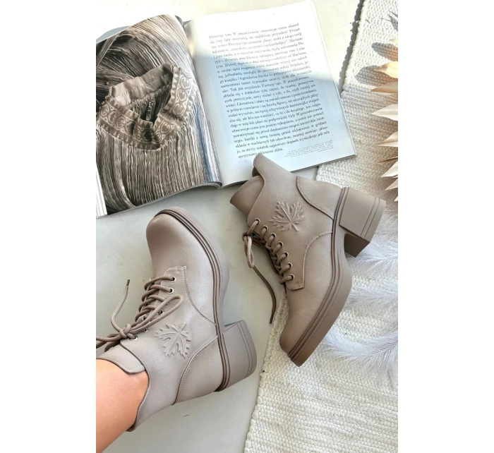 Dámske čižmy Vinceza - béžové, kožené, s blokovým podpätkom Dámske čižmy Vinceza - béžové, kožené, s blokovým podpätkom