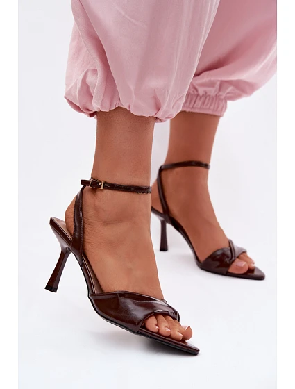 Sandále na podpätku model 226515 Vykročte štýlovo