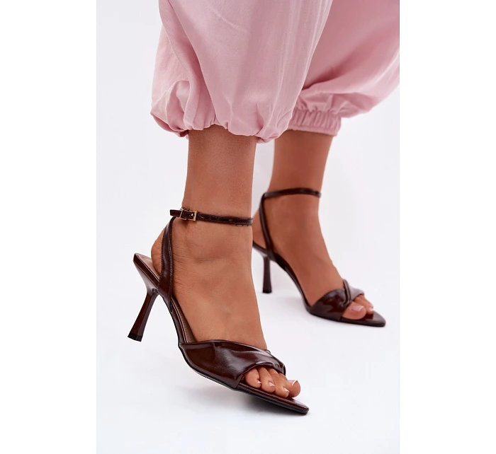 Sandále na podpätku model 226515 Vykročte štýlovo