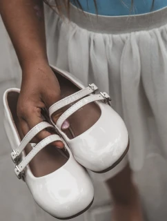 Lakierowane Balerinki Dziecięce Z Paseczkami Beżowe Margenis