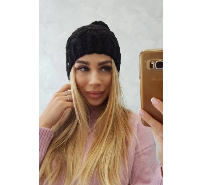 Fleecová čepice černá model 18751561 - K-Fashion Fleecová čepice černá model 18751561 - K-Fashion