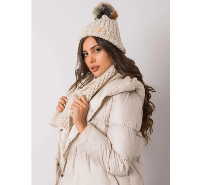 Set čepice a šály JK KMPL 7 model 15897687 béžová - FPrice Set čepice a šály JK KMPL 7 model 15897687 béžová - FPrice
