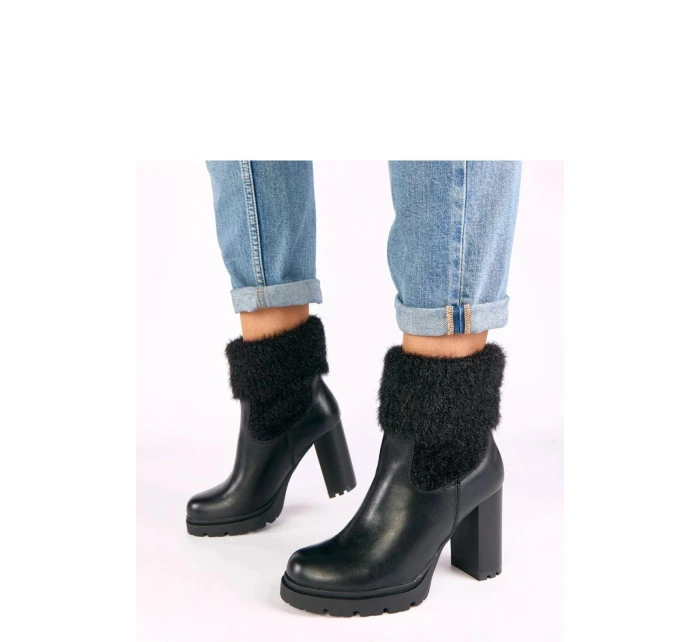 Topánky na podpätku model 221642 Solea Topánky na podpätku model 221642 Solea