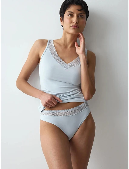 Dámske tangá Feel of Modal String Pearl Grey svetlosivé – TRIUMPH Dámske tangá Feel of Modal String Pearl Grey svetlosivé – TRIUMPH