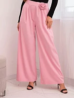 Dámske elegantné nohavice so širokými nohavicami a ozdobným kvetom candy pink