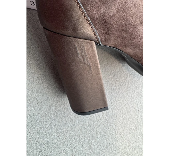 Semišové Na Podpatku Hnědé model 21673387 - Laura Messi