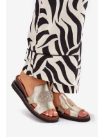 Klapki Damskie Na Koturnie Eko Skórzane Z Ozdobą Złote Sarela Klapki Damskie Na Koturnie Eko Skórzane Z Ozdobą Złote Sarela