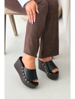 Dámské pantofle na platformě s cvočky černé Mareline