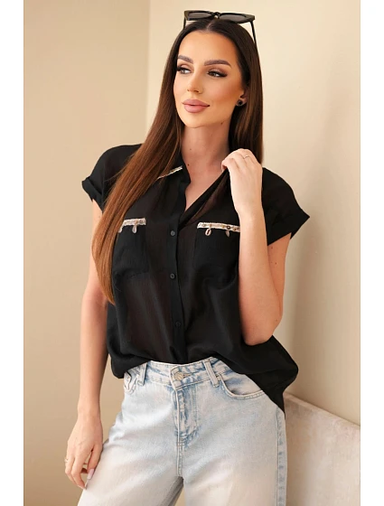 Dámská košile z model 22048777 s ozdobným límečkem a kapsami černá - K-Fashion Dámská košile z model 22048777 s ozdobným límečkem a kapsami černá - K-Fashion