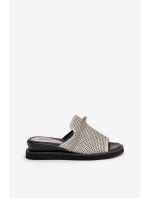 Dámské sandály na klínu s ozdobným páskem stříbrné model 21686867 - Boto Dámské sandály na klínu s ozdobným páskem stříbrné model 21686867 - Boto