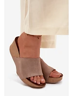 model 22125915 semišové dámské pantofle na korkové platformě tmavě béžové - Zazoo