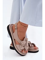 Kožené dámské sandály s ozdobným květinovým Vinceza 66917 Béžové