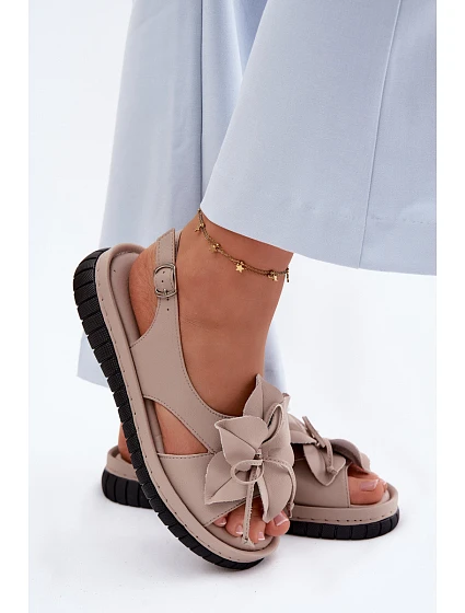 Kožené dámské sandály s ozdobným květinovým model 22125987 Béžové - VINCEZA