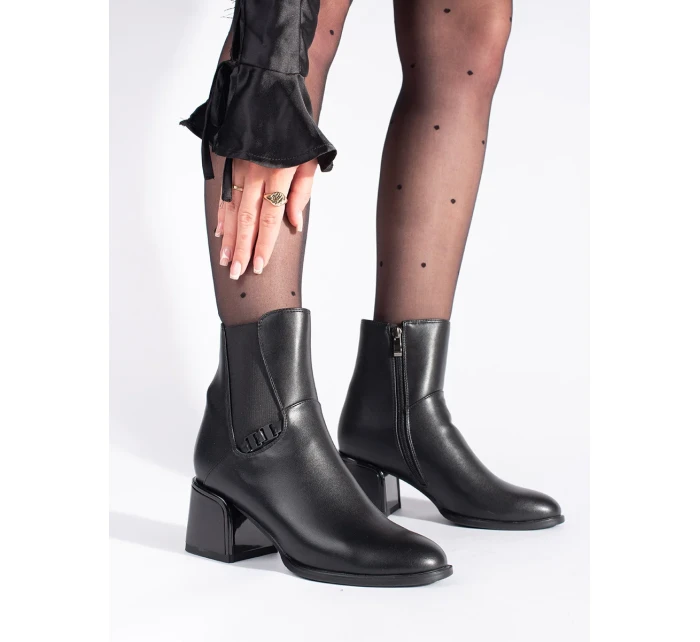 Pohodlné dámske čierne členkové topánky so širokým podpätkom Pohodlné dámske čierne členkové topánky so širokým podpätkom